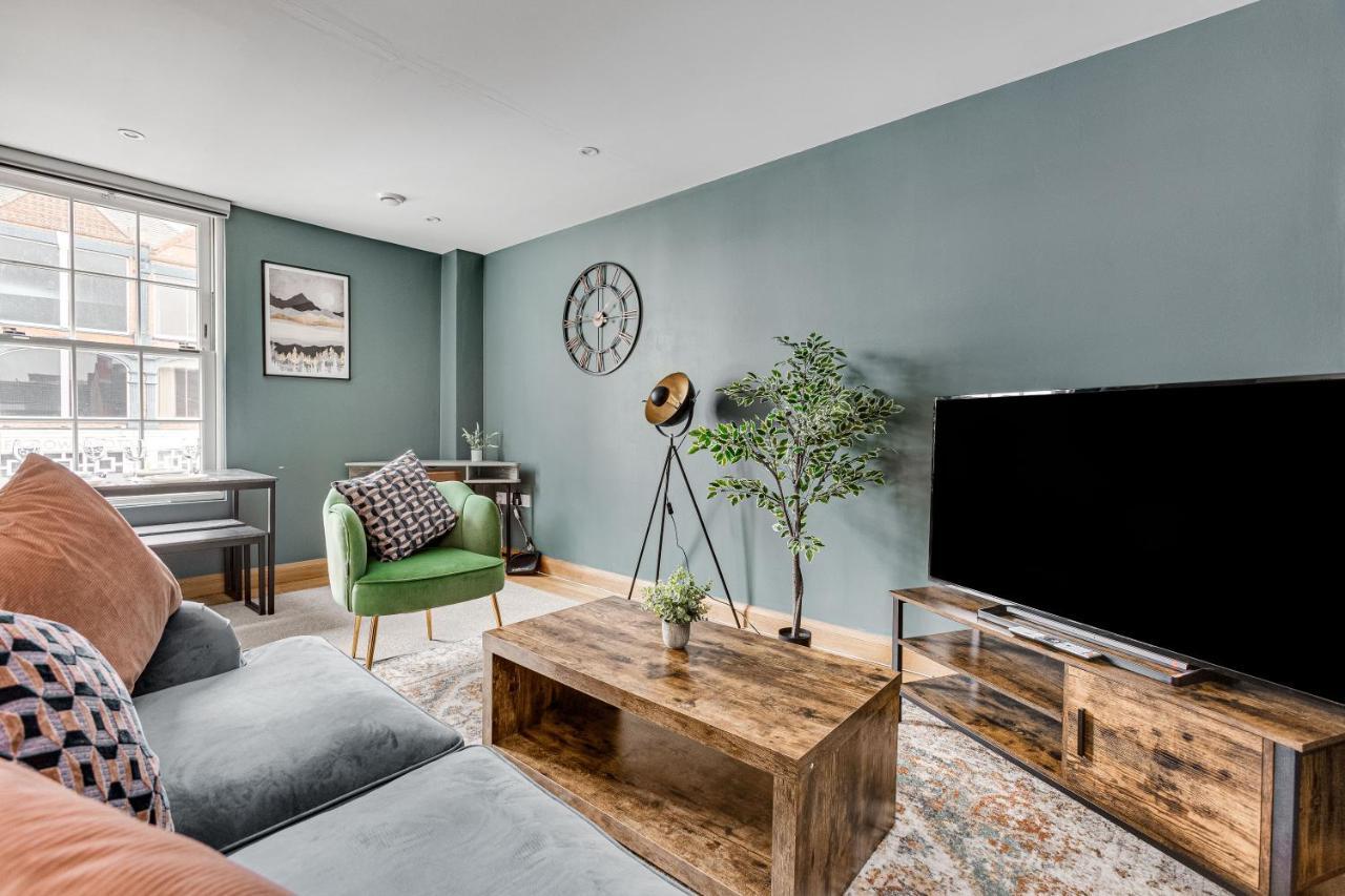 Homely 2 Beds Apt Up To 5 Guests-Wifi By Tent Serviced Apartments Chertsey Dış mekan fotoğraf